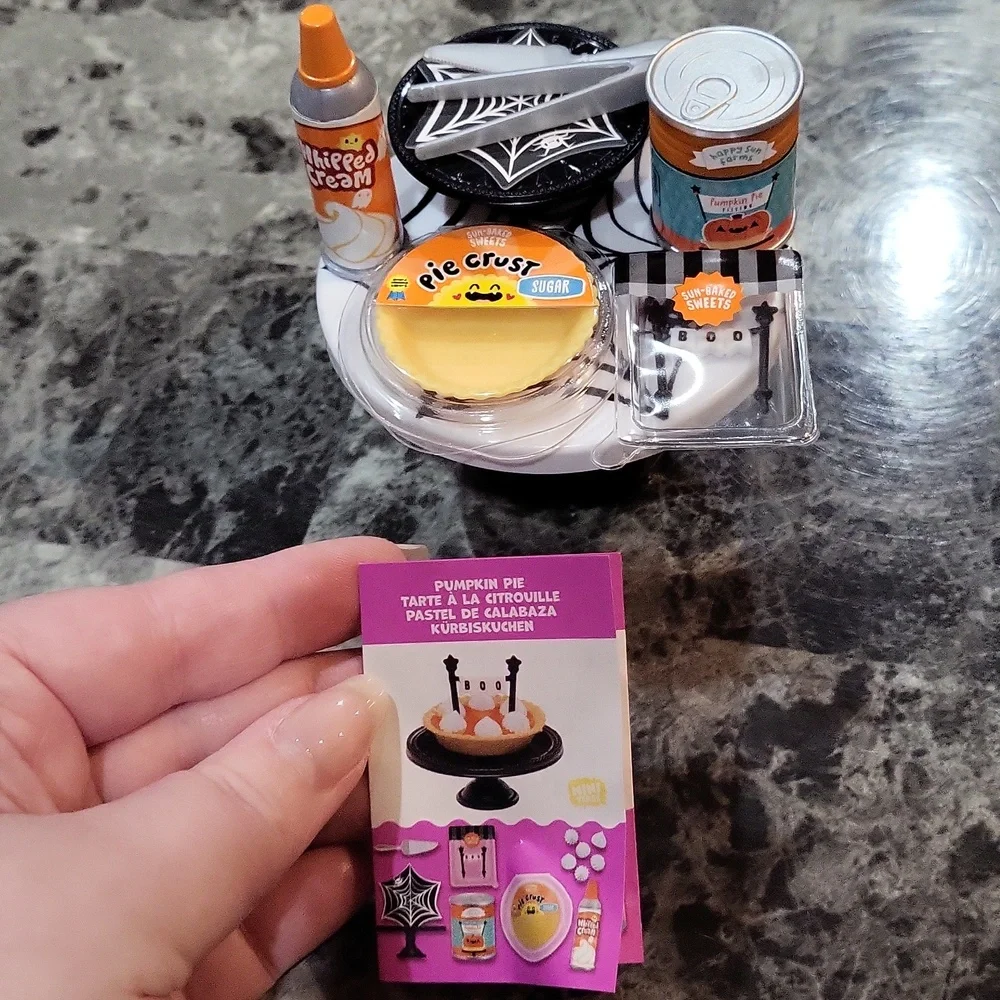 Miniverse Make It Mini Halloween Pumpkin Pie